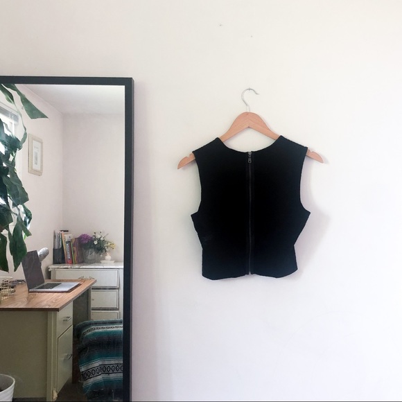 Knitted Cropped Top with Back Zipper Detail - Picture 3 of 4